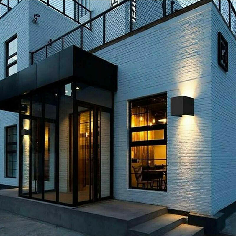 Modern LED fali lámpa – fel-le világító, kocka design